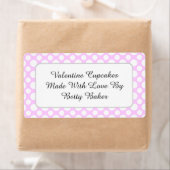 Aangepaste witte polka stippen op roze baklabel etiket (Insitu)