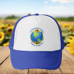 Aangepaste World Tour Aarde in Zonnebloemen Cool T Trucker Pet<br><div class="desc">Pas deze geweldige wereld tour petten voor een touring band of familie vakantie road trip. De planeet is verpakt in een prachtige bloemenkrans van zonnebloemen en wijnstokken. Schattige pet op maat om de aarde te verkennen.</div>