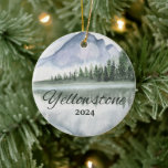 Aangepaste Yellowstone Waterverf Mountain Lake Tre Keramisch Ornament<br><div class="desc">Schattigee personaliseerbare westerne bergtrip souvenir. Maatwerk: Verander onderschrift en jaar om het uniek te maken.</div>
