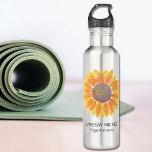 Aangepaste Yoga Instructor Sunflower Waterfles<br><div class="desc">Deze moderne botanische Yoga Instructor Water Fles is versierd met een gele waterverf zonnebloem. Eenvoudig aan te passen. Gebruik het Hulpmiddel van het Ontwerp om de tekstgrootte, de stijl, of de kleur te veranderen. Als we ons kunstwerk creëer, vind je dit exacte afbeelding niet van andere ontwerpers. Oorspronkelijke Waterverf ©...</div>