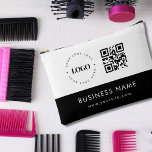 Aangepaste zakelijke Logo QR-code en tekstvak Etui<br><div class="desc">Promoot uw bedrijf met deze moderne accessoirezak,  met aangepaste logo,  QR-code en tekst. Voeg eenvoudig uw gegevens toe door op de optie "personaliseren" te klikken.</div>