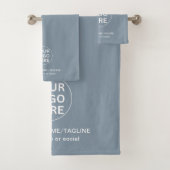 Aangepaste Zakelijke Logo & Tekst l Dusty Blue Pro Bad Handdoek (Insitu)