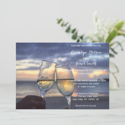 Aangepaste zonsondergang op het strand trouwkaarte kaart (Staand voorkant)