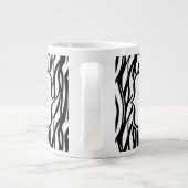 Aangepaste zwarte en witte Funky Zebra Stripes Grote Koffiekop (Achterkant)