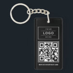 Aangepaste zwarte zakelijke Logo en QR-code websit Sleutelhanger<br><div class="desc">Het moderne en minimale bedrijfsbranded ontwerp van de sleutelhanger kenmerkt uw bedrijfslogo,  uw douaneQR code,  en douanewebsite of andere informatietekst die kan worden gepersonaliseerd. De zwarte en witte kleuren kunnen worden veranderd. Maakt een geweldig cadeauobject voor speciale acties voor klanten!</div>