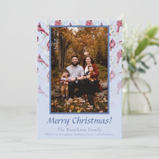 Aangepersonaliseerde Blauwe kerstkardinaal familie Feestdagenkaart (Staand voorkant)