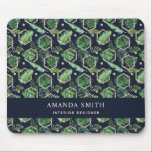 Aangepersonaliseerde marineblauw goudpalmen botani muismat<br><div class="desc">De gepersonaliseerde marineblauw goudpalm laat botanische Muismat achter. Dit prachtige, donkere muispad heeft een geometrisch patroon in namaakgoud en palmbladeren op de achtergrond van de marine en je kunt het personaliseren met jouw naam en werk. Het is een perfecte gave voor nieuwe banen, interieurontwerper, architect, iedereen die van moderne elegantie...</div>