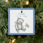 Aangepersonaliseerde naam Jongen Blauw Beer  Keepo Keramisch Ornament<br><div class="desc">Kute baby jongen personaliseerde kerstversiering met naam en geboortedatum. Een zoet beer met een blauwe boog en een oud gefascineerd speelgoed. Opgemaakt in babyblauw. Een lief stokje voor de komende jaren.</div>