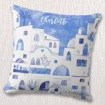 Aangepersonaliseerde Waterverf Santorini Kussen<br><div class="desc">Waterverf blauw en witte tuinschilderij op het Griekse eiland Santorini,  gebaseerd op Oia. Originele kunst van Nic Squirrell. Verander de naam om te personaliseren.</div>