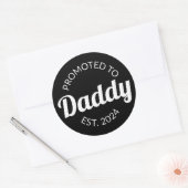 Aangepromoveerd tot papa Oost. 124 Ronde Sticker (Envelop)