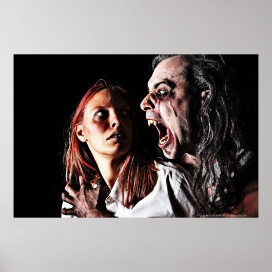 'Aangevallen' door Andrew Gettler Poster (Voorkant)