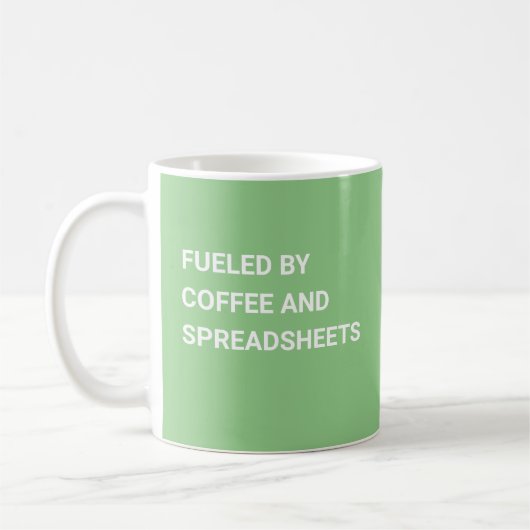 Aangevoed door koffie en spreadsheets - Sage Green Koffiemok (Links)