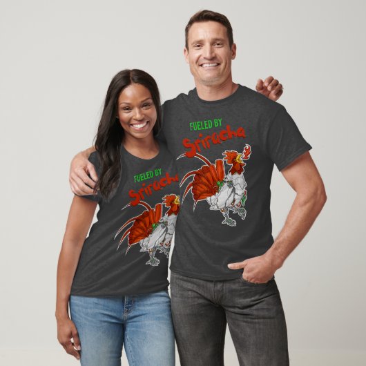 Aangevoed door Sriracha Geweldige Sauce Robot Roos T-shirt (Unisex)