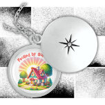 Aangevoed door Zonsondergangen Schattige Cottage C Locket Ketting<br><div class="desc">Aangevoed door Zonsondergangen biedt een zitplaats op de eerste rij aan het nachtelijke spektakel van natuur en werpt een warme omhelzing over deze idyllische retraite. Schattige,  kleurrijk,  monogram Cottage Core op een witte achtergrond. Sterling zilveren medaillon ketting.</div>