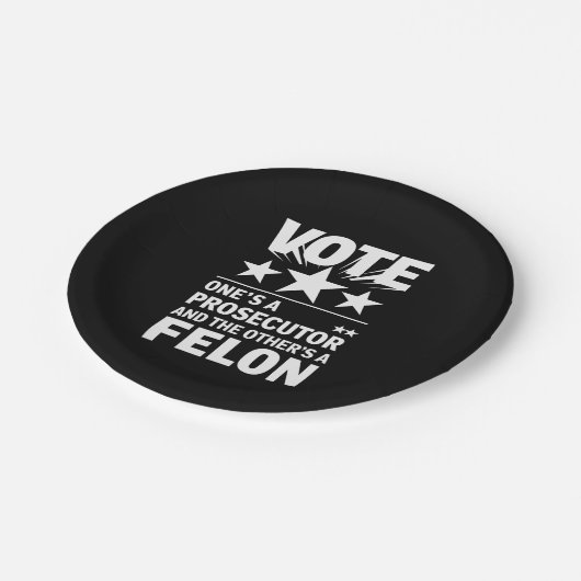 Aanklager versus Felon Voter Grappige Politiek Papieren Bordje (Gekanteld)