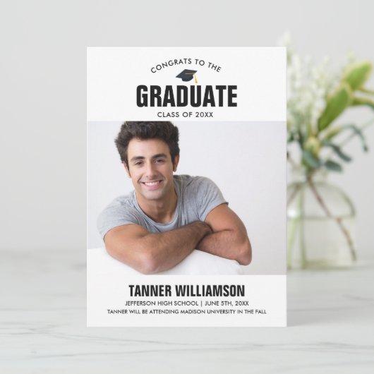 Aankondiging Afstuderen modern gebold Afstudeerder (Staand voorkant)