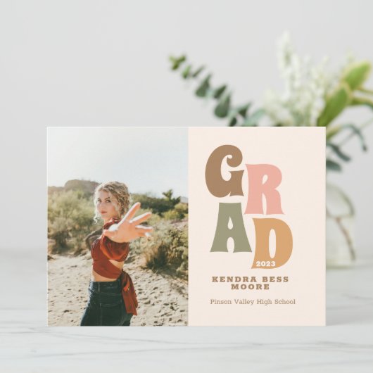 Aankondiging Afstuderen retro met foto (Staand voorkant)