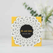 Aankondiging 'Bewaar deze datum' Geel Bloemmotief (Staand voorkant)