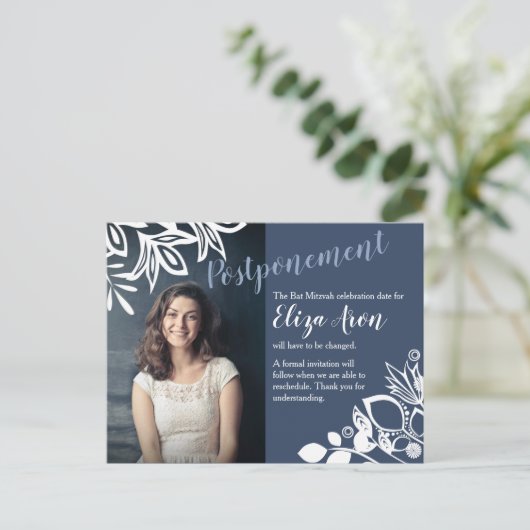 Aankondiging blauwe grijze uitstel briefkaart (Staand voorkant)