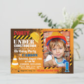 Aankondiging bouwterrein van de Birthday Party (Staand voorkant)