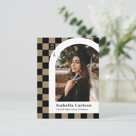 Aankondiging door Tan Checkered Arch Photo Afstude Briefkaart (Staand voorkant)