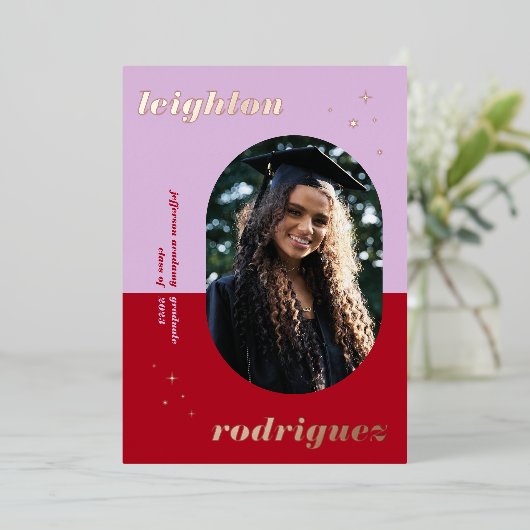 Aankondiging Folie Paars en rood Afstudeerder foto (Staand Voorkant)