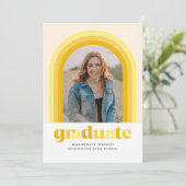 Aankondiging gele Retro Arch Afstuderen (Staand voorkant)