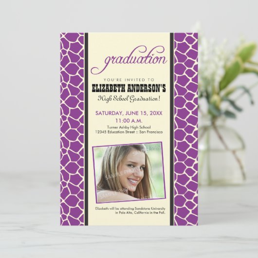 Aankondiging Giraffe Print Afstuderen (paars) (Staand voorkant)