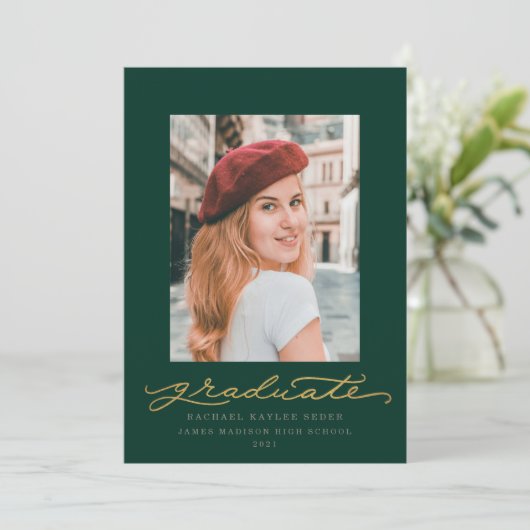 Aankondiging groene en Gold Script Afstuderen (Staand voorkant)