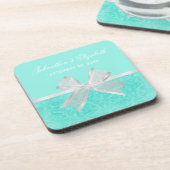 Aankondiging huwelijk Chic Aqua Damask White Bow Bier Onderzetter (Linkerzijde)