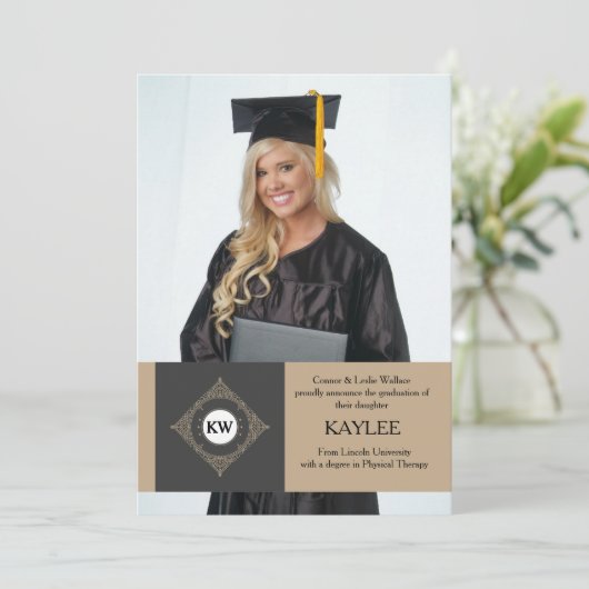 Aankondiging Initiaal Foto Afstuderen (Staand voorkant)