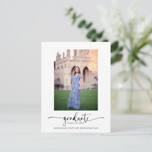 Aankondiging modern Elegant Script Afstuderen Briefkaart (Staand voorkant)