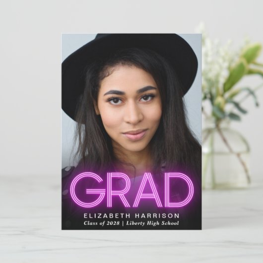 Aankondiging modern roze neon Afstuderen (Staand voorkant)
