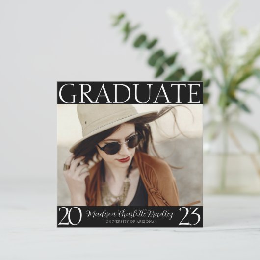 Aankondiging modern zwart-wit Afstuderen (Staand voorkant)