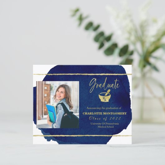 Aankondiging van Afstudeerder van Pharmacy School (Staand voorkant)