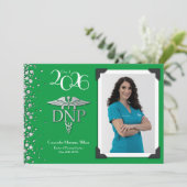 Aankondiging van afstuderen als Doctor of Nursing (Staand voorkant)