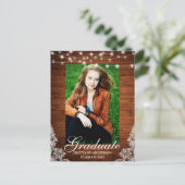 Aankondiging van Afstuderen met houtafels Fotoverl Briefkaart (Staand voorkant)
