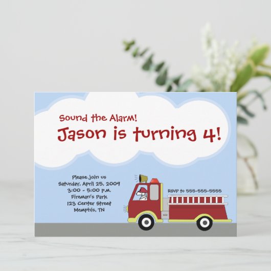 Aankondiging van brandweermotor (Staand voorkant)