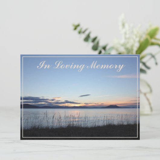 Aankondiging van de kustzondherdenkingsdienst (Staand voorkant)