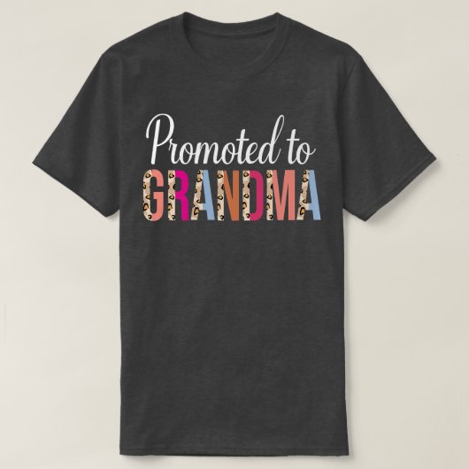 Aankondiging van een grootmoeder op de eerste dag t-shirt (Design voorkant)