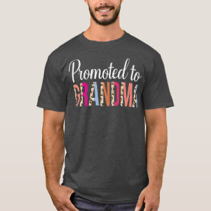 Aankondiging van een grootmoeder op de eerste dag t-shirt
