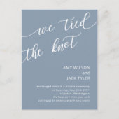 Aankondiging van een modern Rustic Dusty Blue Wedd Briefkaart (Voorkant)