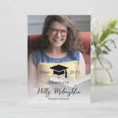 Aankondiging van eindexamen met foto en muts (Staand voorkant)