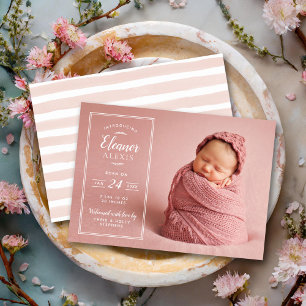 Aankondiging van geboorte baby-meisje met moderne