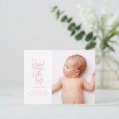 Aankondiging van geboorte door een meisje met een  (Staand voorkant)