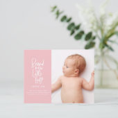 Aankondiging van geboorte door een meisje met een  (Staand voorkant)