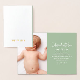 Aankondiging van geboorte door een meisje met een 