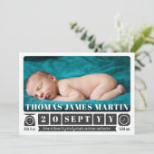 Aankondiging van geboorte op moderne schaal en klo (Staand voorkant)