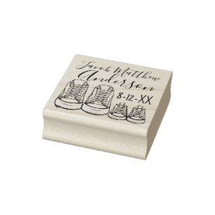 Aankondiging van geboortedatum speciale babyschoen rubberstempel