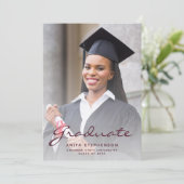 Aankondiging van het Afstuderen Burgundy Script (Staand voorkant)